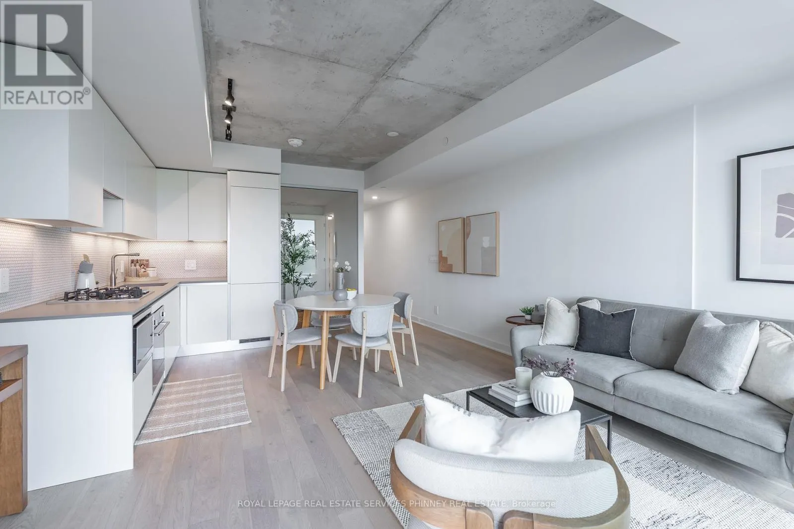515 - 2720 DUNDAS STREET W