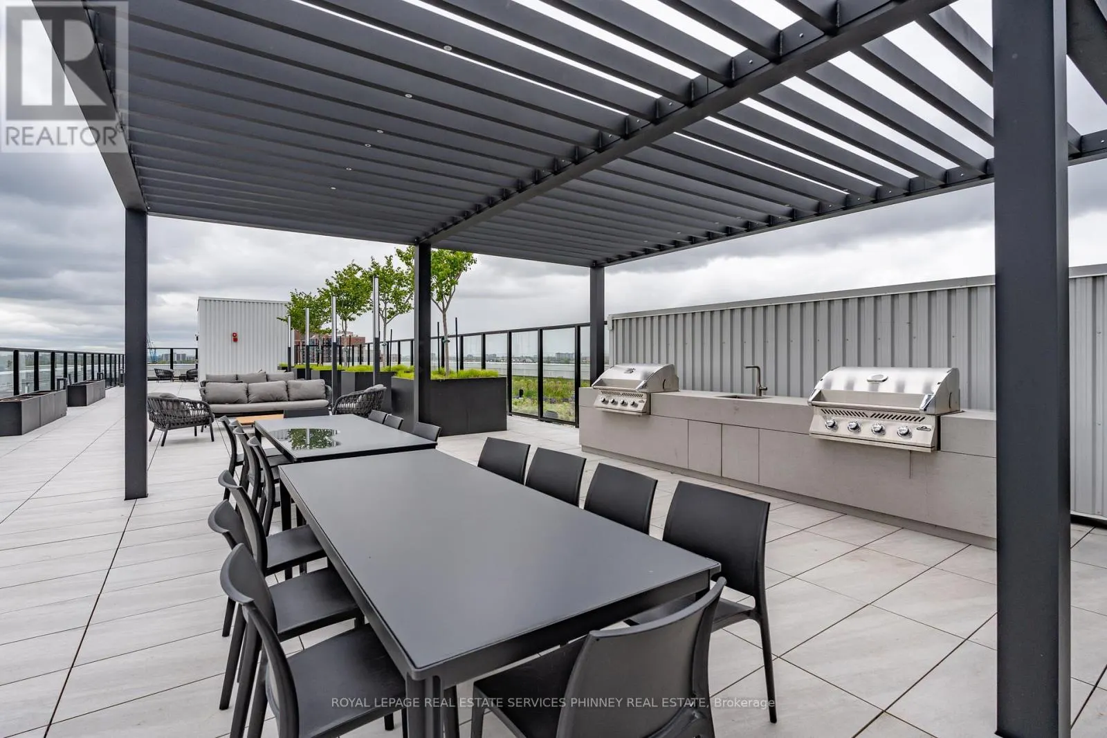 515 - 2720 DUNDAS STREET W