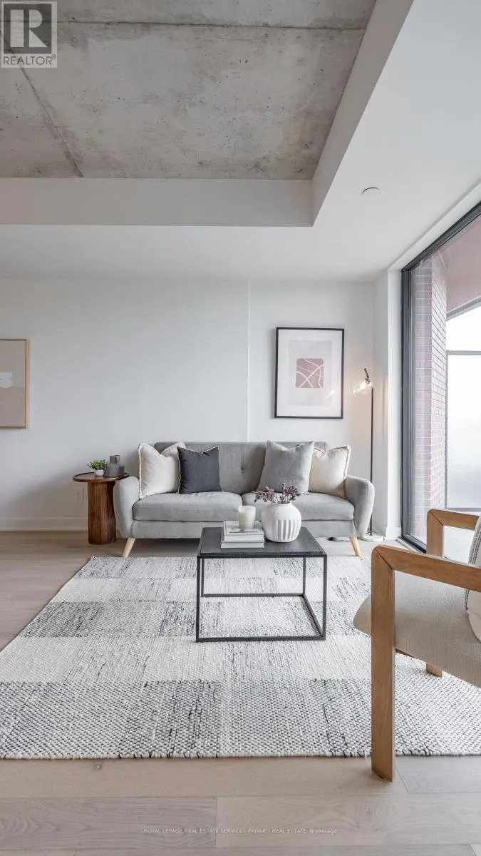 515 - 2720 DUNDAS STREET W