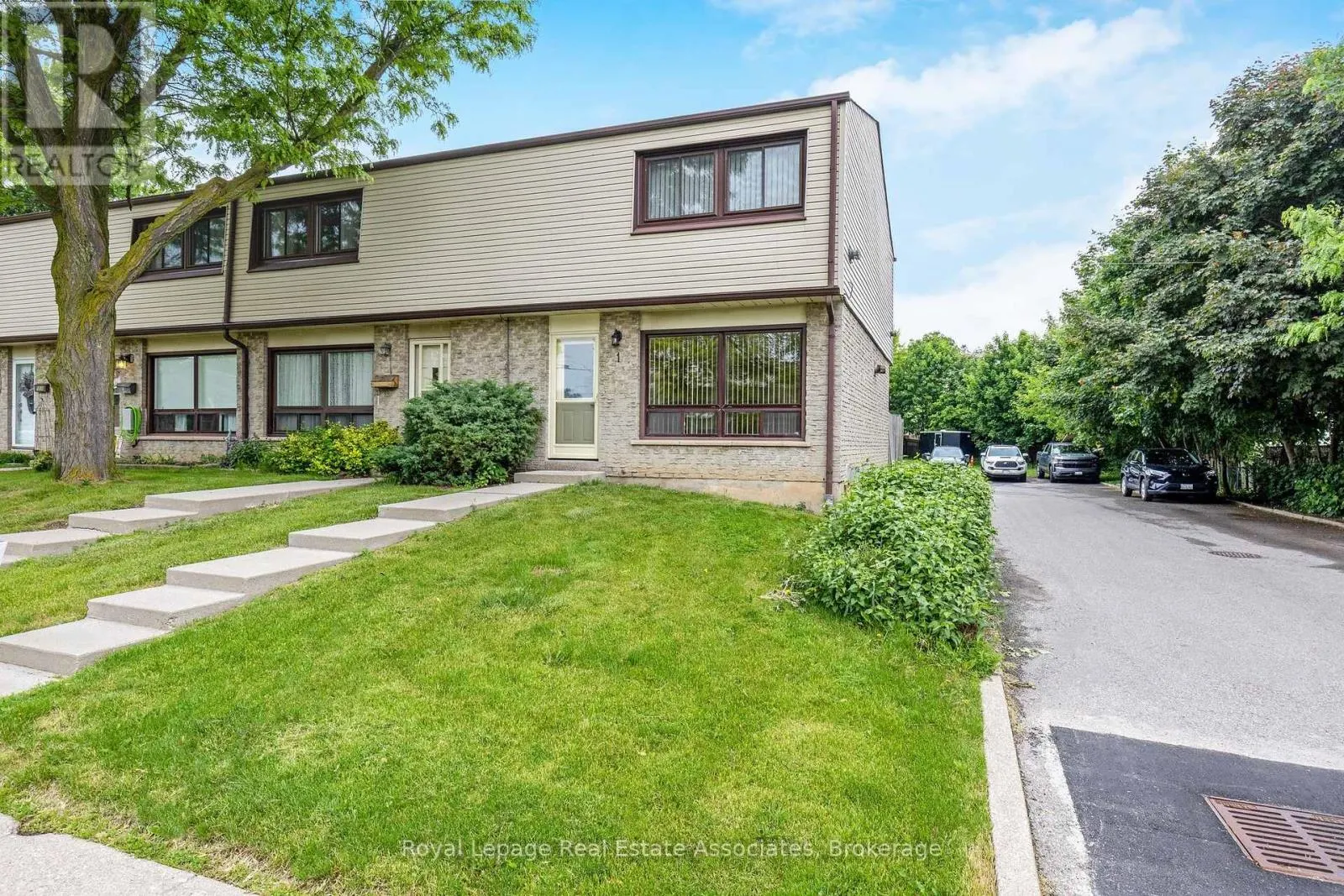 1 - 108 SINCLAIR AVENUE