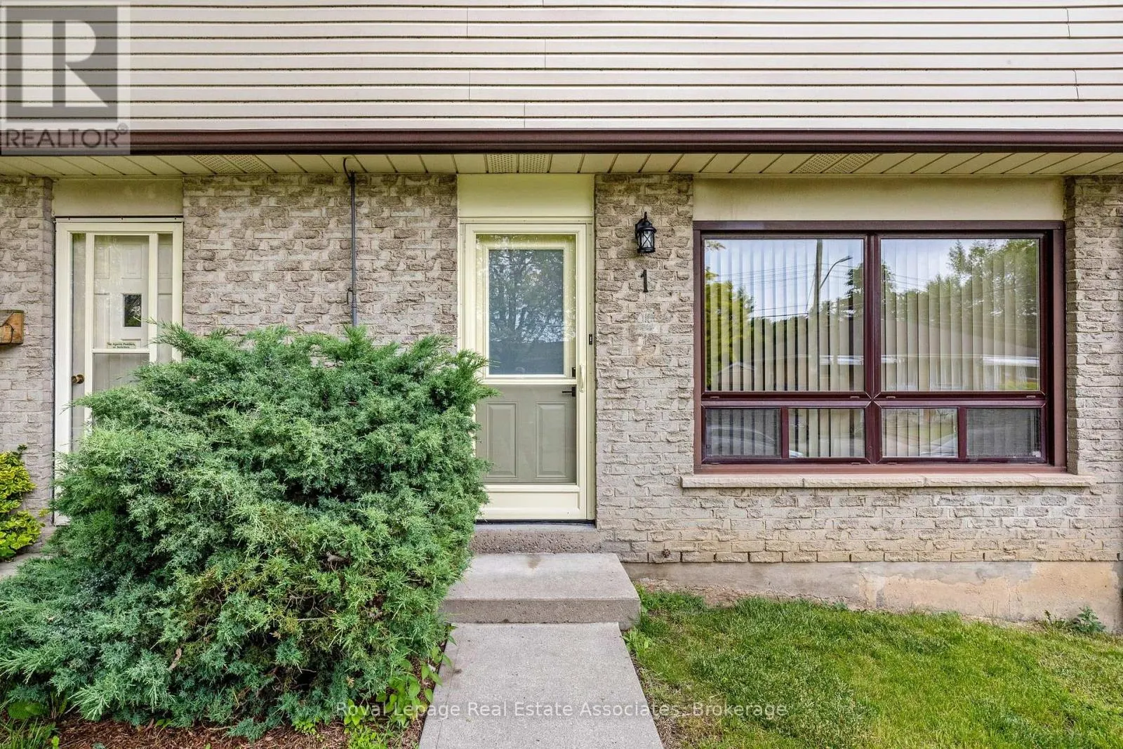 1 - 108 SINCLAIR AVENUE