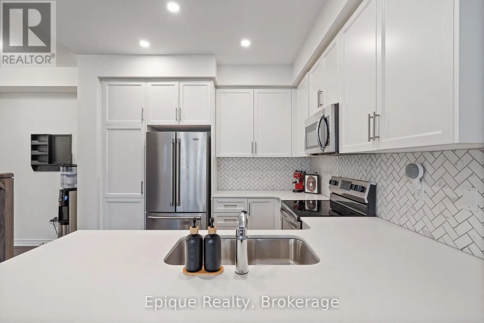 1158 RESTIVO LANE