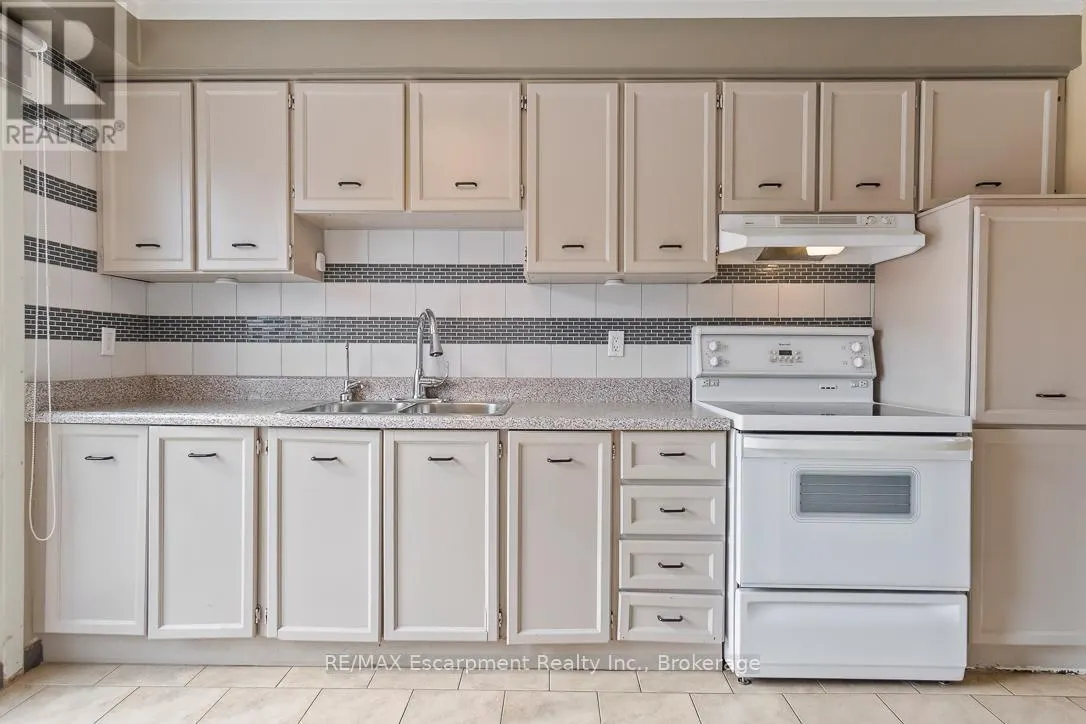 25 - 750 BURNHAMTHORPE ROAD E, #25