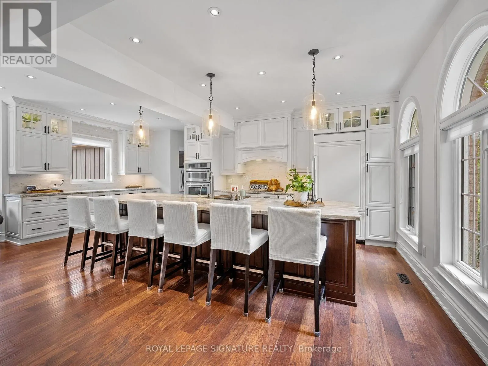 10 FOREST RIDGE CRESCENT