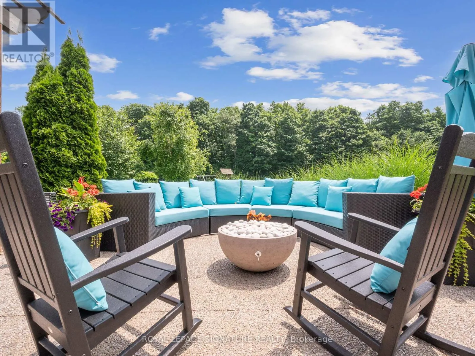 10 FOREST RIDGE CRESCENT
