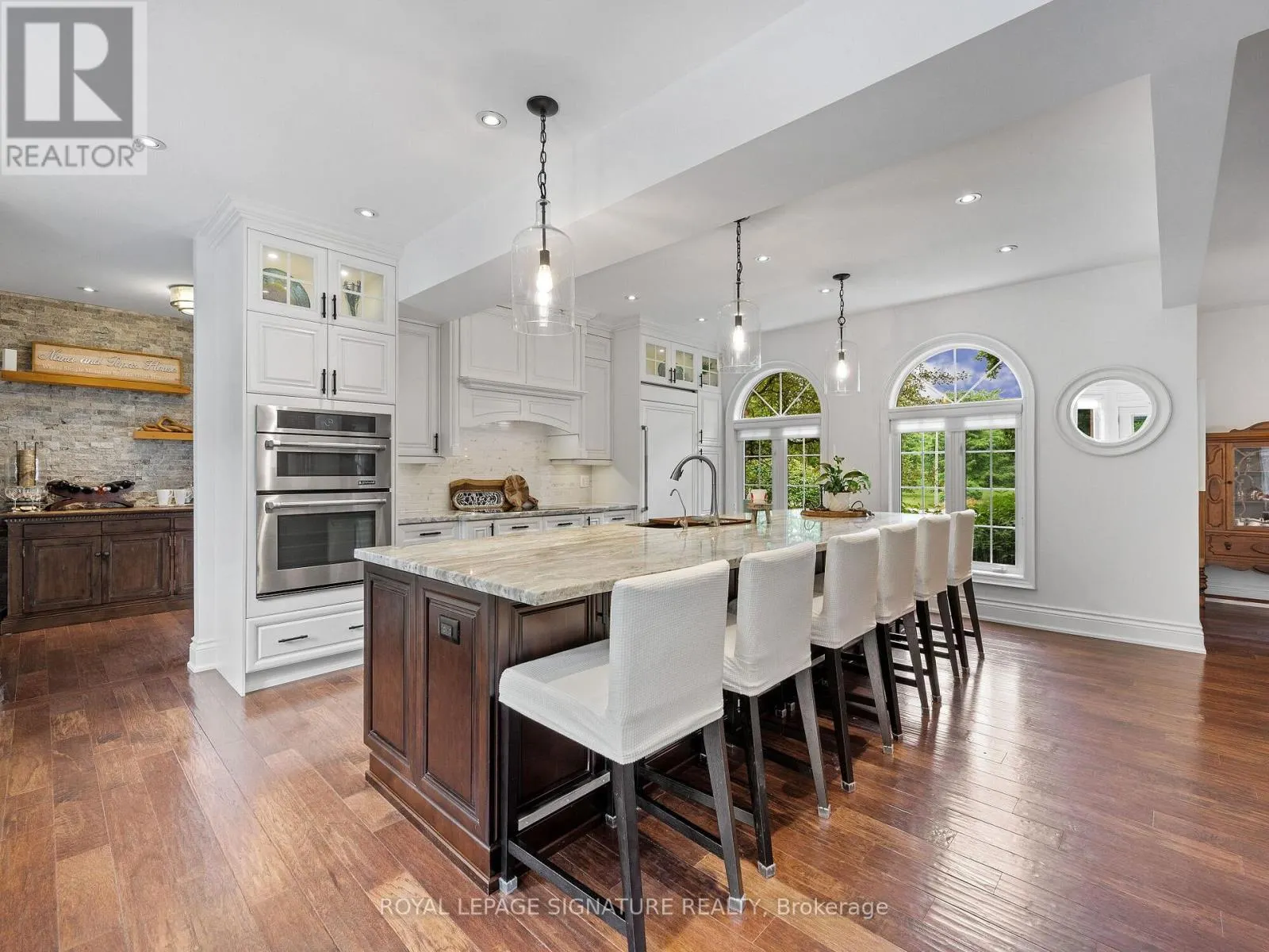 10 FOREST RIDGE CRESCENT