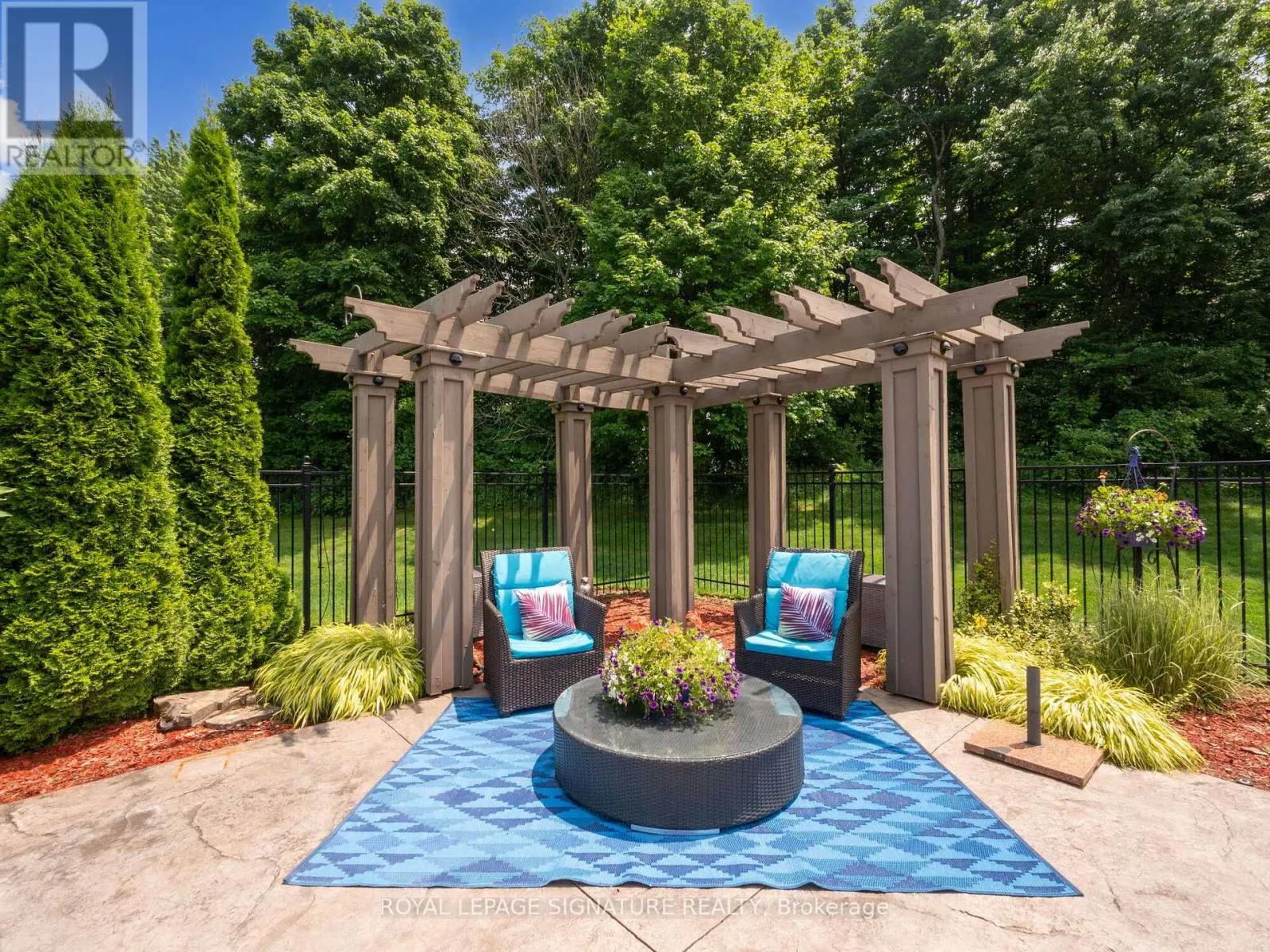 10 FOREST RIDGE CRESCENT