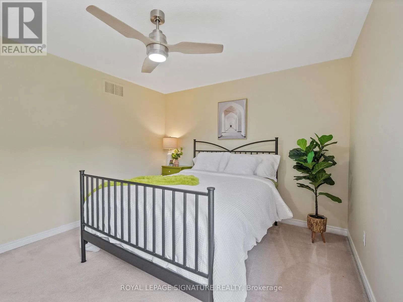 10 FOREST RIDGE CRESCENT