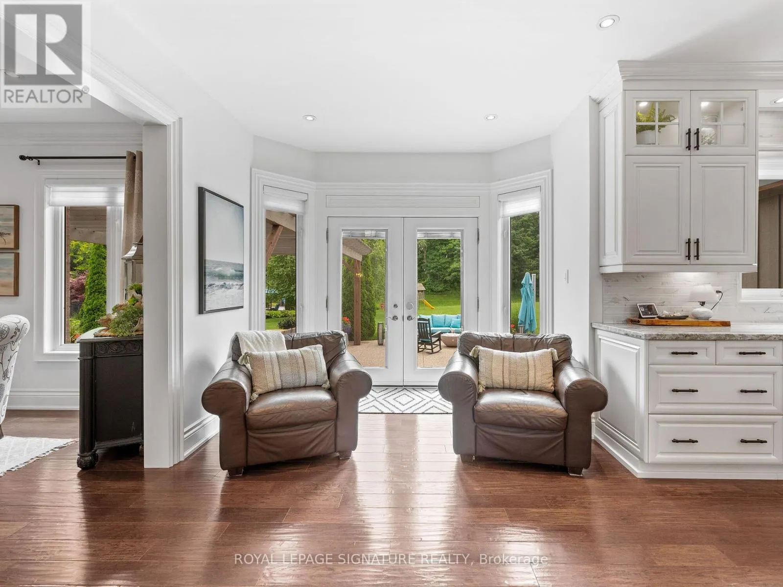 10 FOREST RIDGE CRESCENT