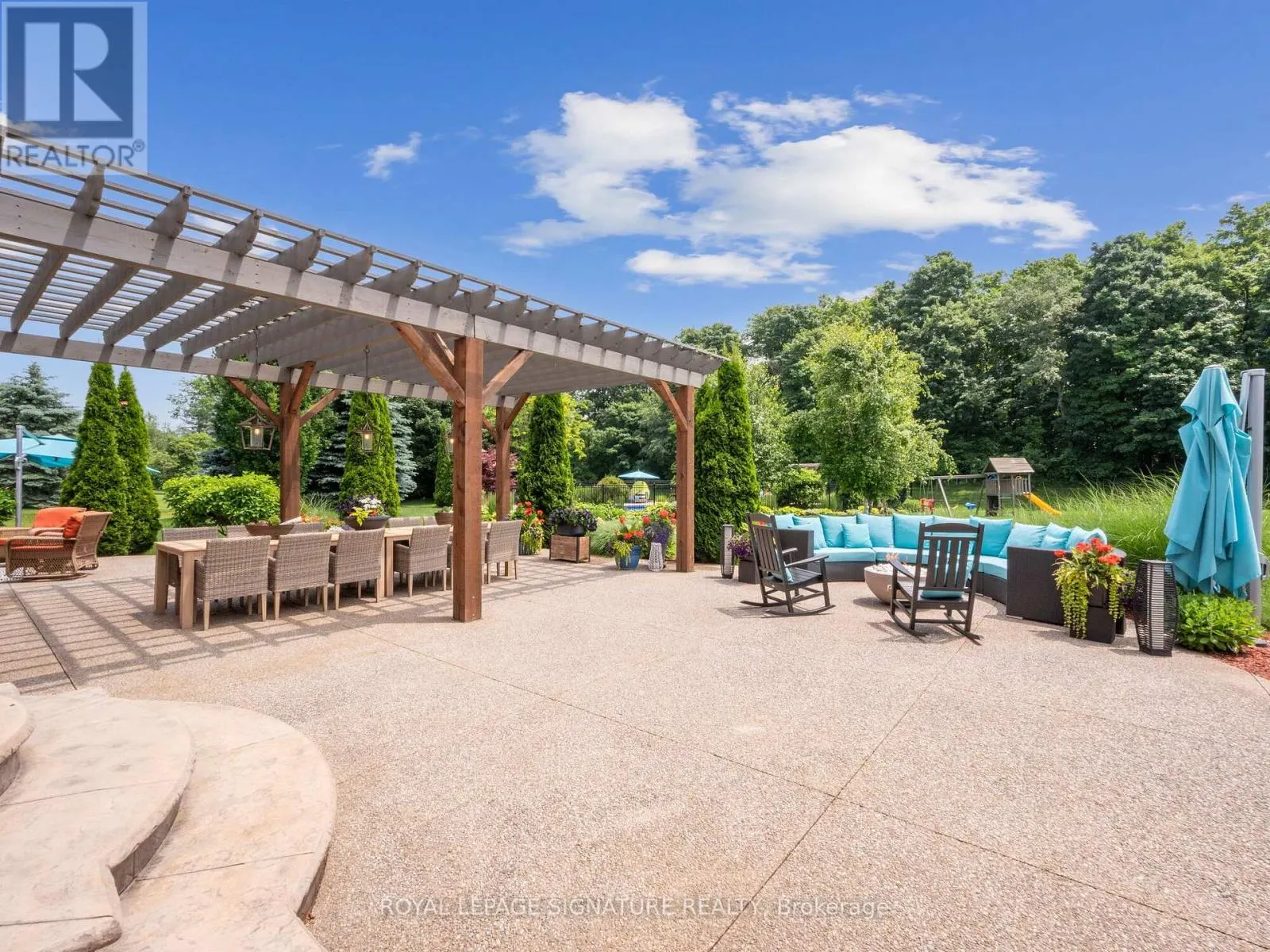 10 FOREST RIDGE CRESCENT