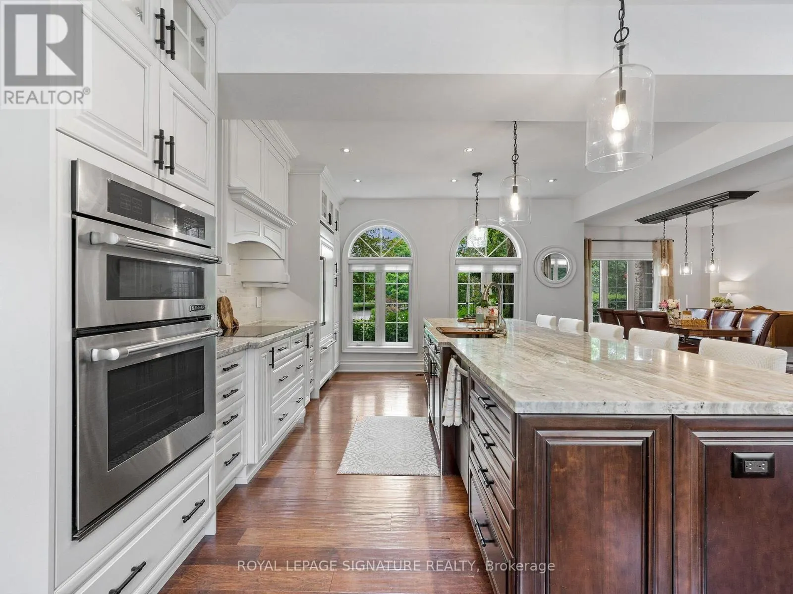 10 FOREST RIDGE CRESCENT