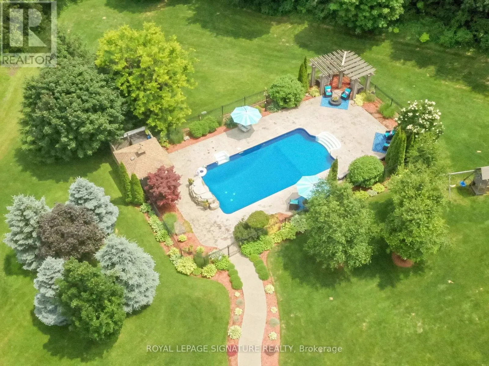10 FOREST RIDGE CRESCENT