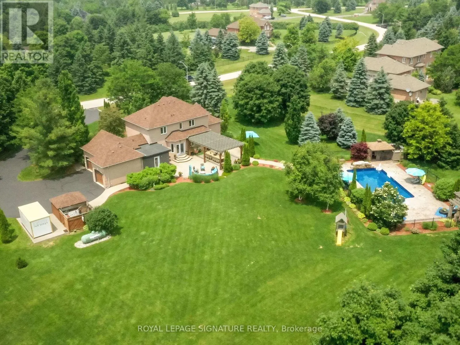 10 FOREST RIDGE CRESCENT