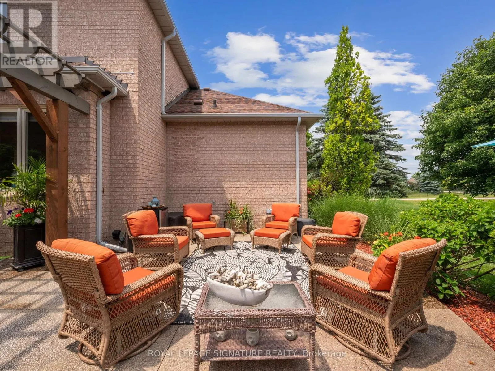 10 FOREST RIDGE CRESCENT