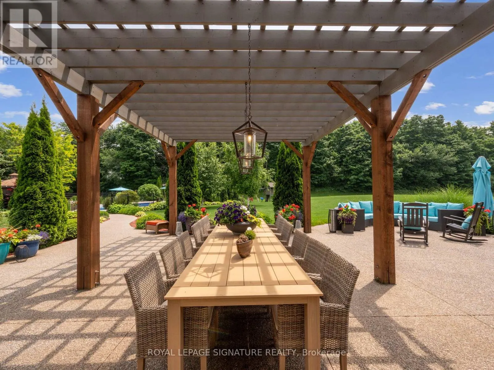 10 FOREST RIDGE CRESCENT