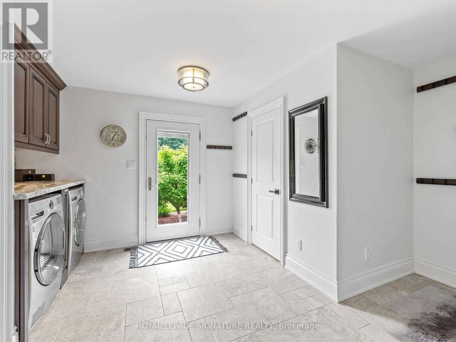 10 FOREST RIDGE CRESCENT
