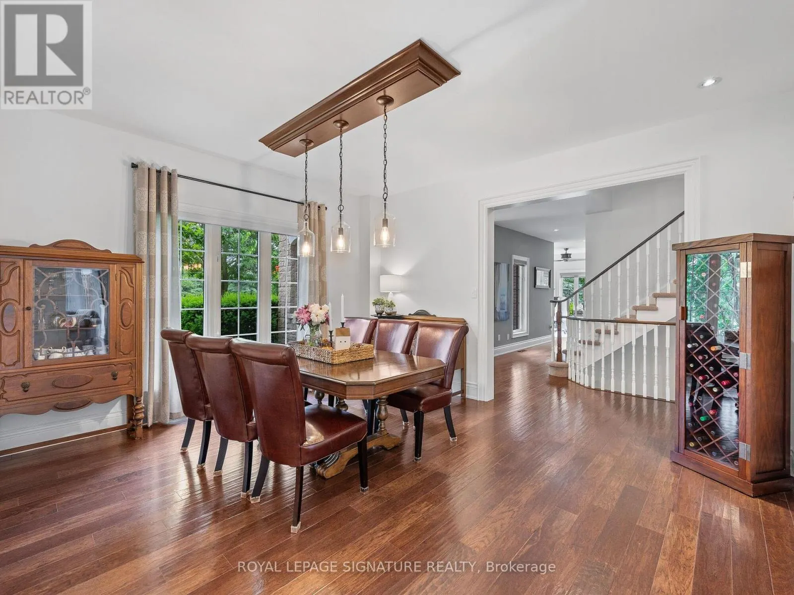 10 FOREST RIDGE CRESCENT