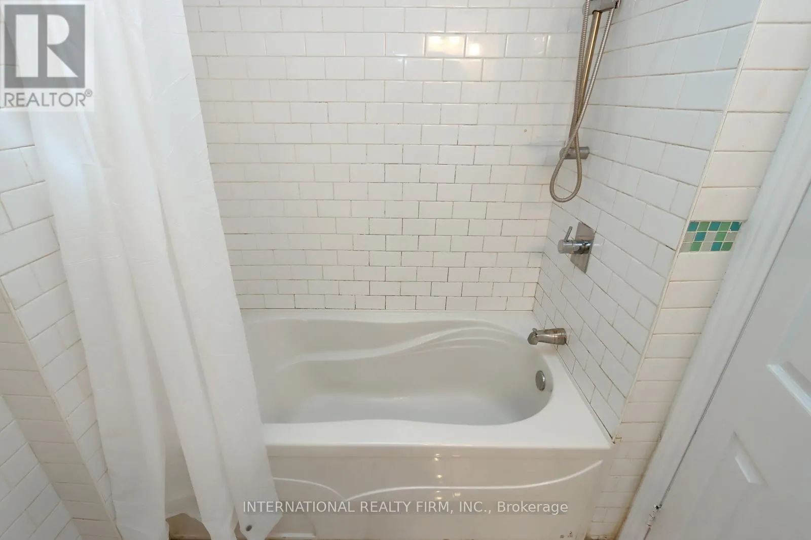 3352 QUEEN FREDERICA DRIVE
