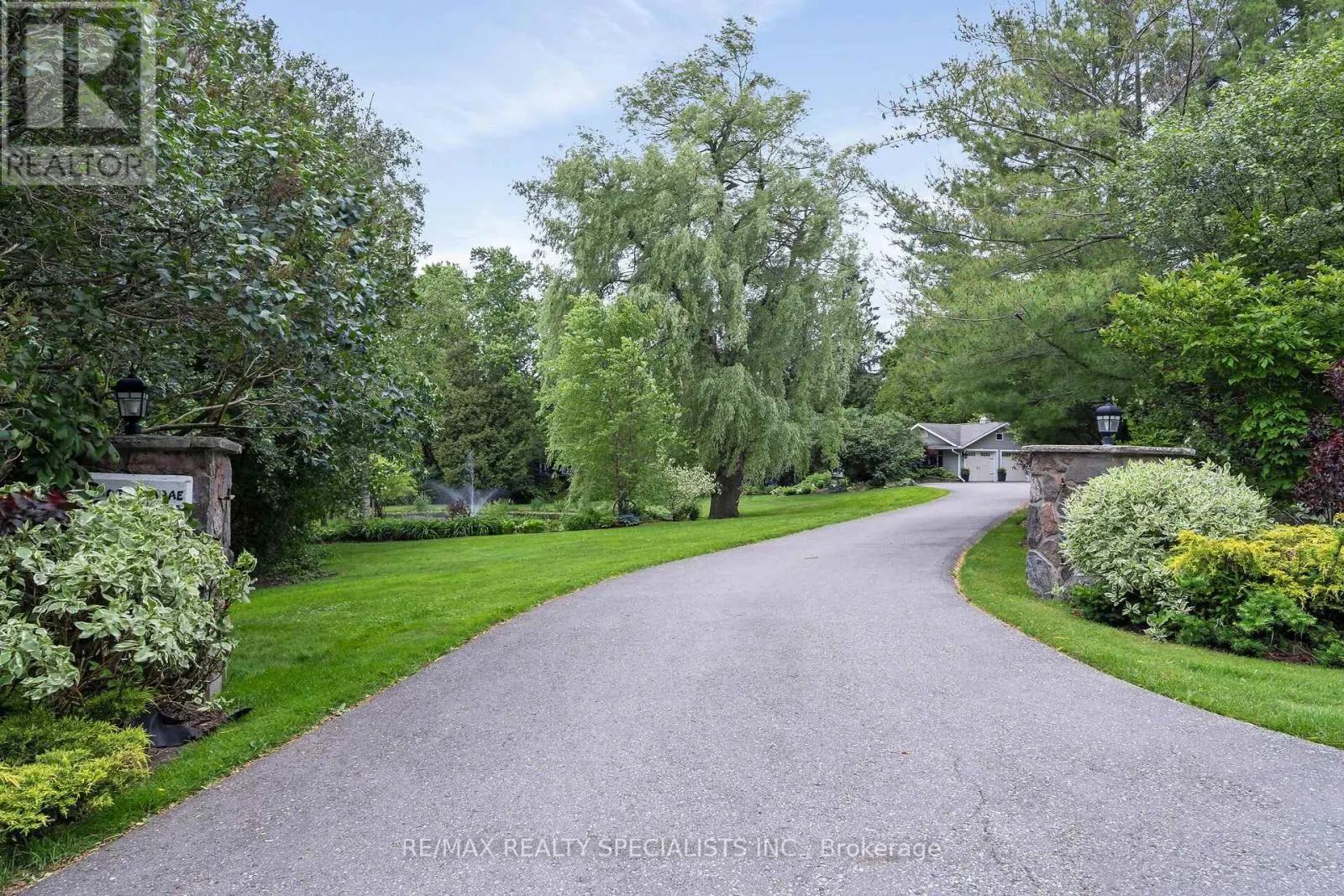 2 CEDAR DRIVE