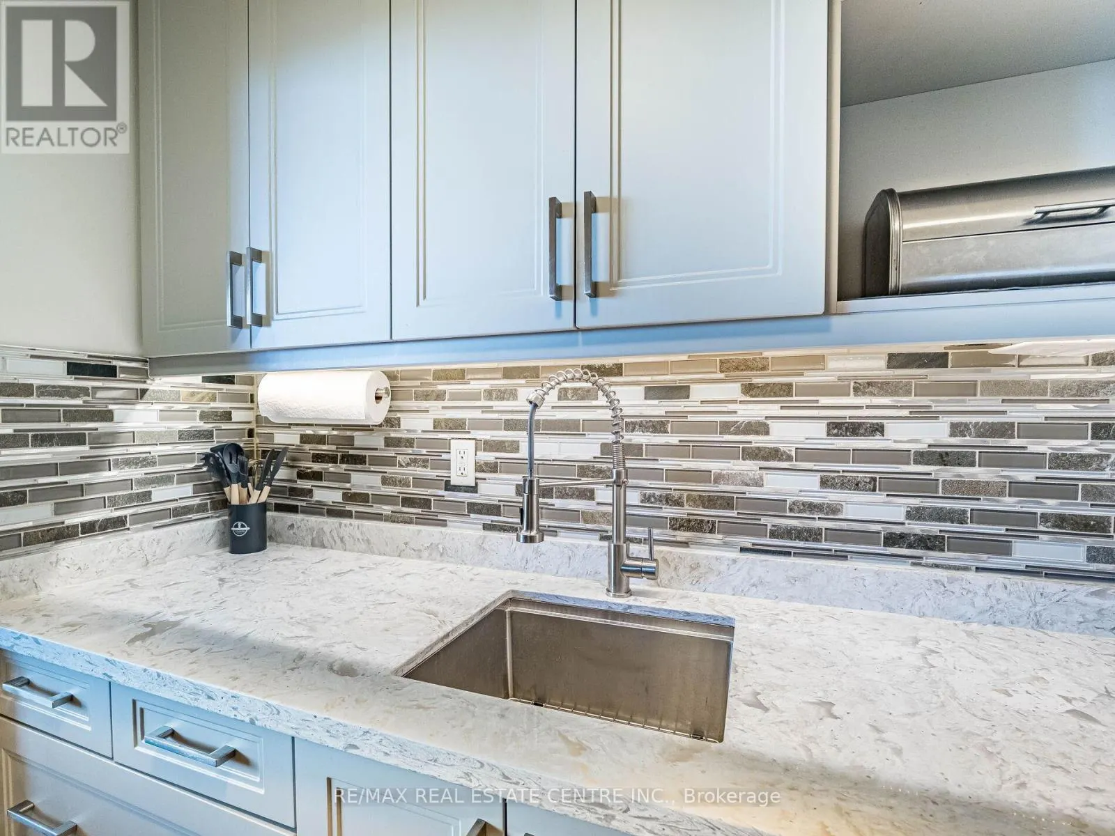 602 - 3145 QUEEN FREDERICA DRIVE