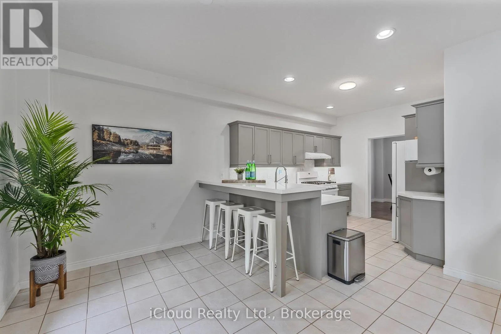 2 REDFERN STREET