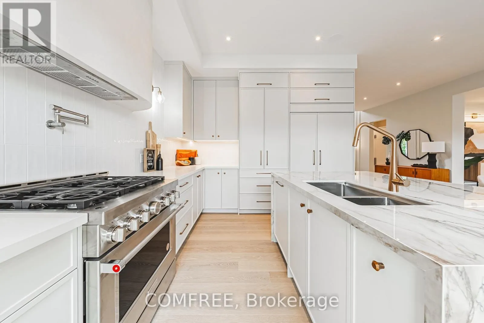202 QUEEN STREET W