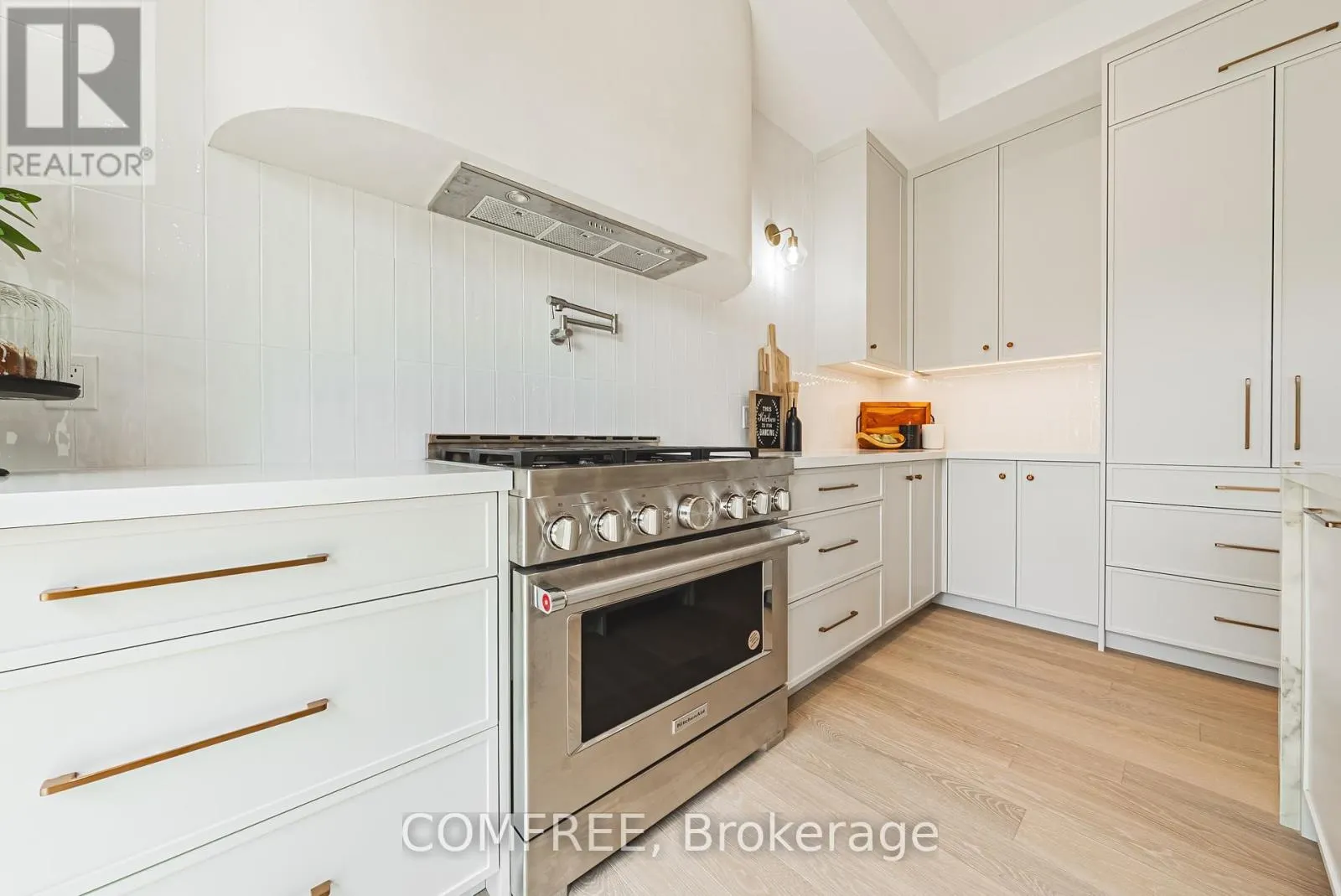 202 QUEEN STREET W