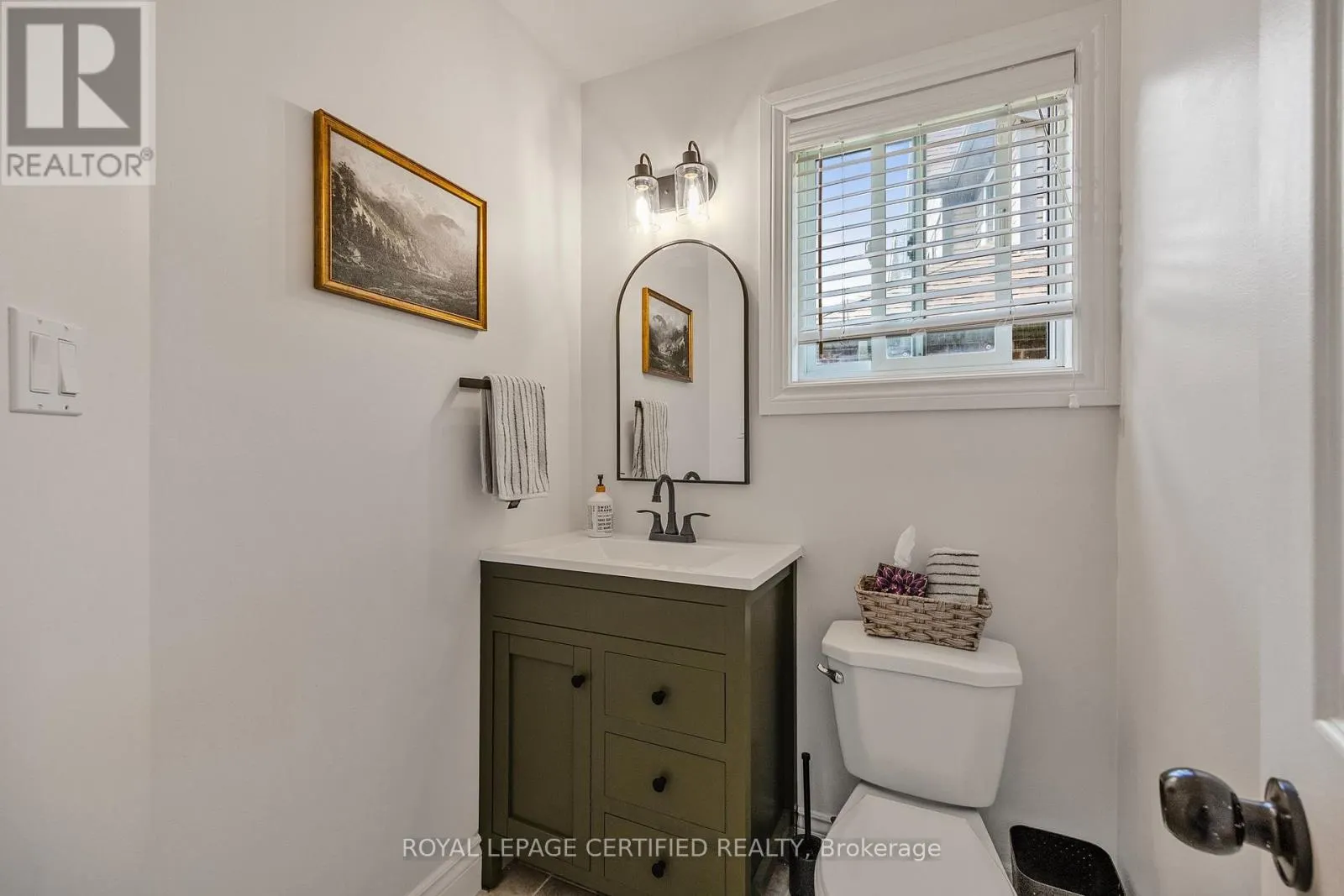 84 COLBOURNE CRESCENT