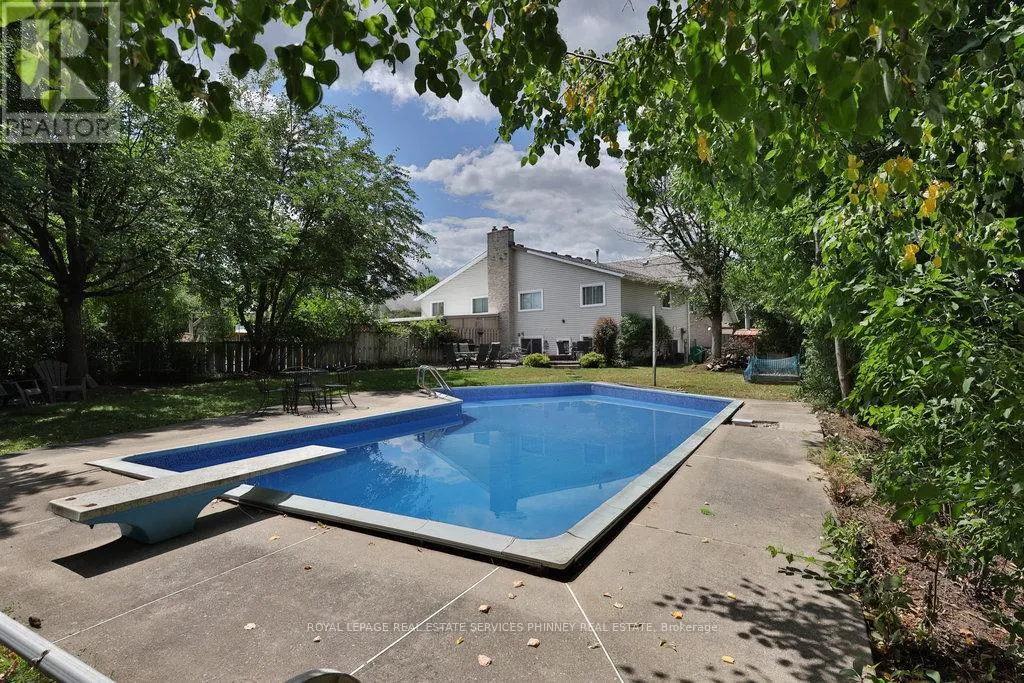 2420 MAINROYAL STREET
