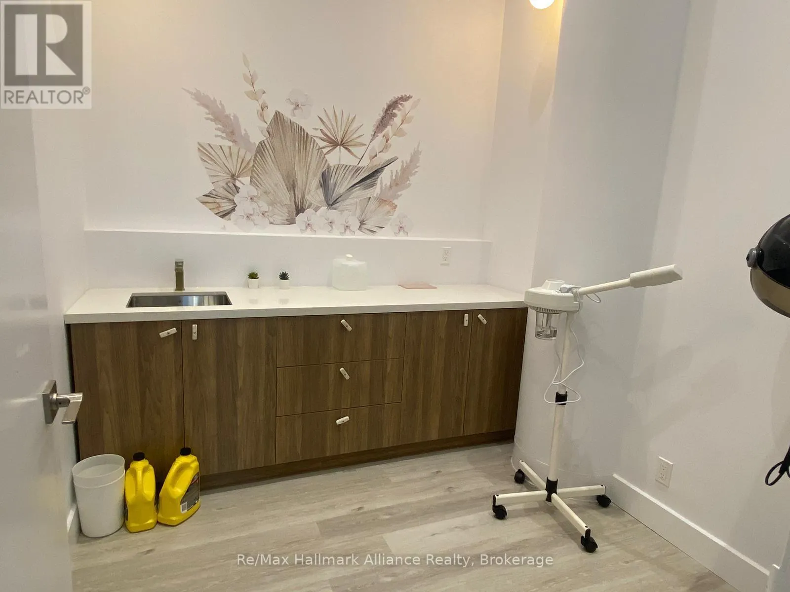 3 - 2083 LAKE SHORE BOULEVARD, #3