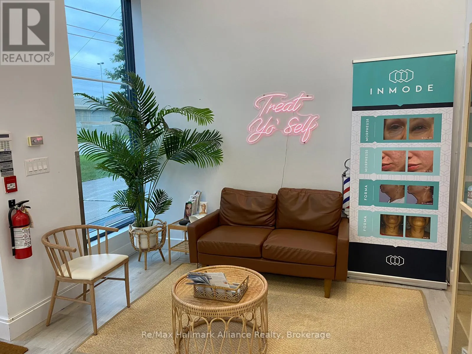 3 - 2083 LAKE SHORE BOULEVARD, #3