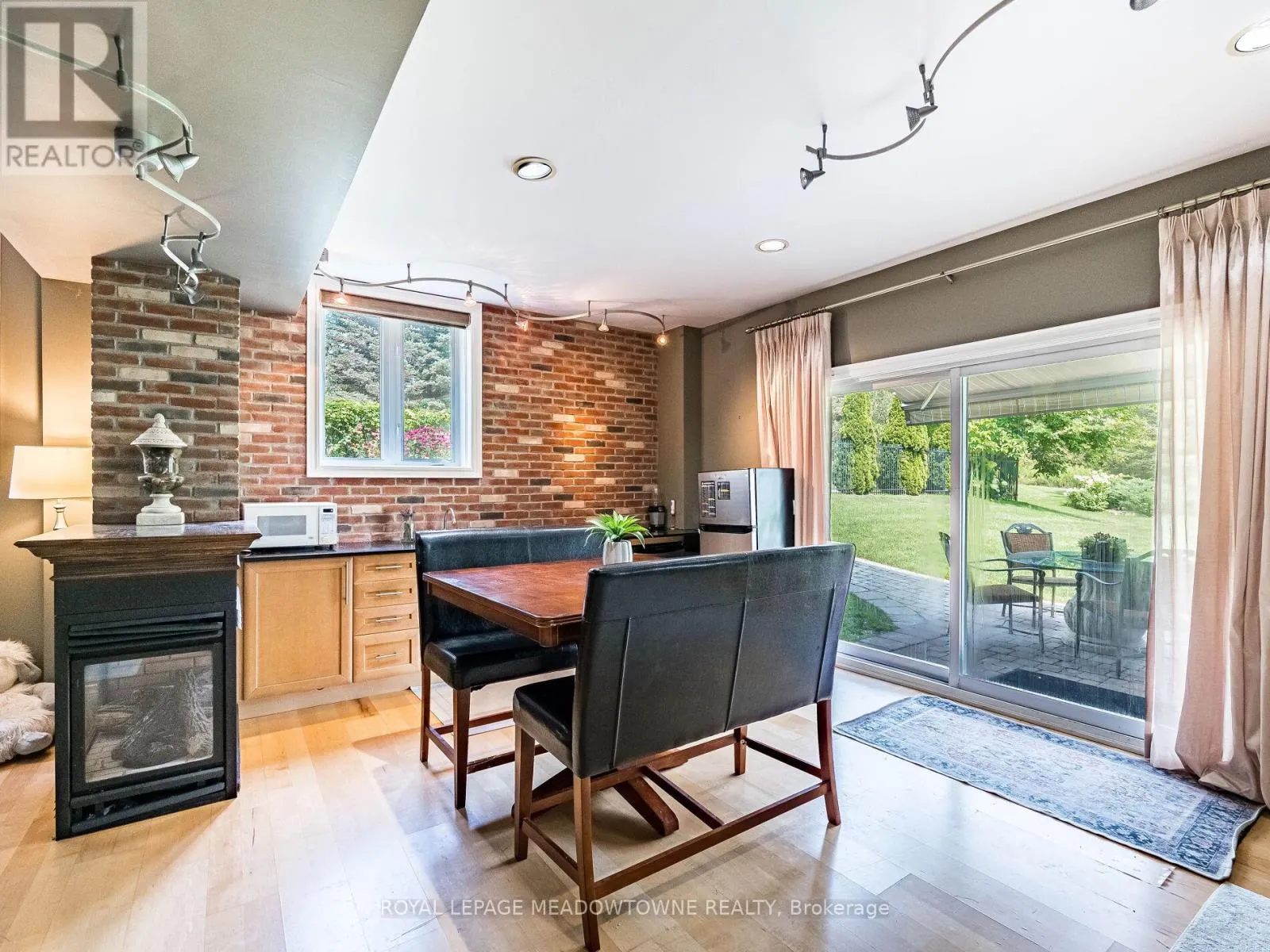 8 DEER RUN CRESCENT