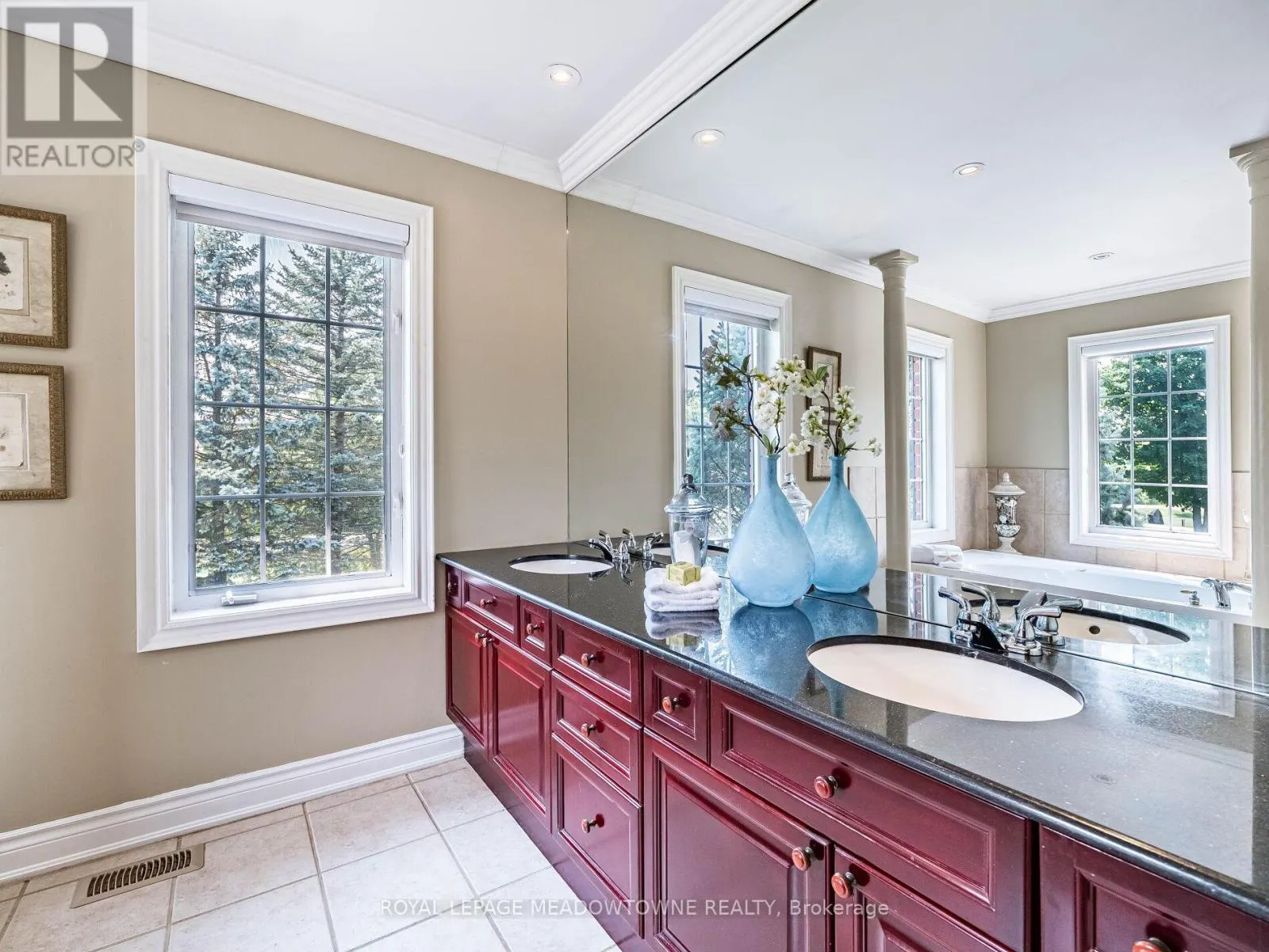 8 DEER RUN CRESCENT