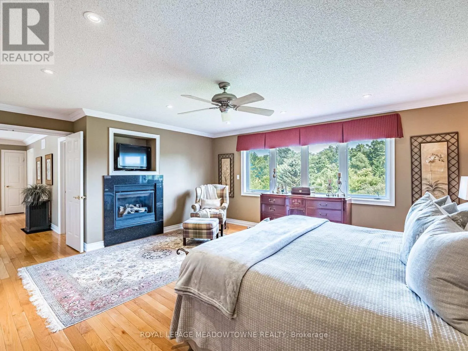 8 DEER RUN CRESCENT