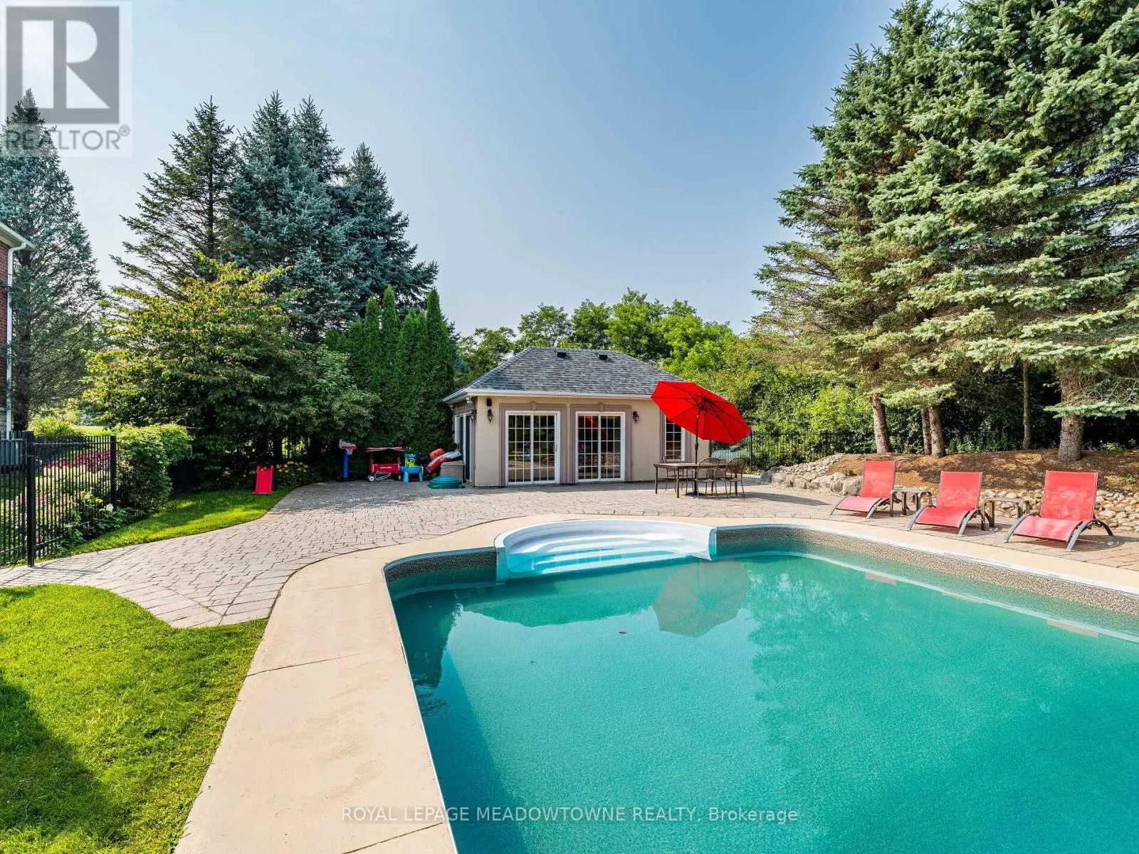 8 DEER RUN CRESCENT
