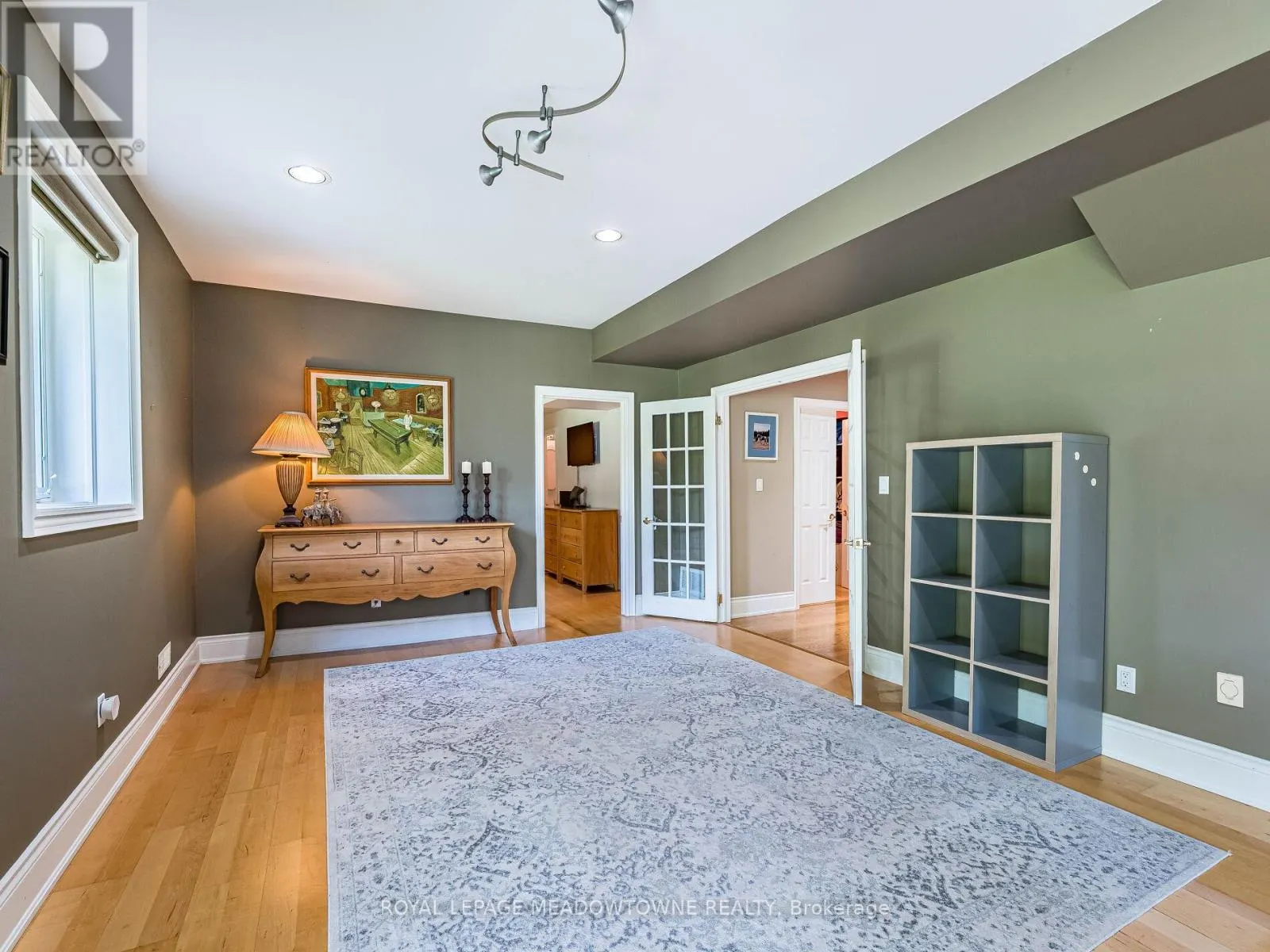 8 DEER RUN CRESCENT