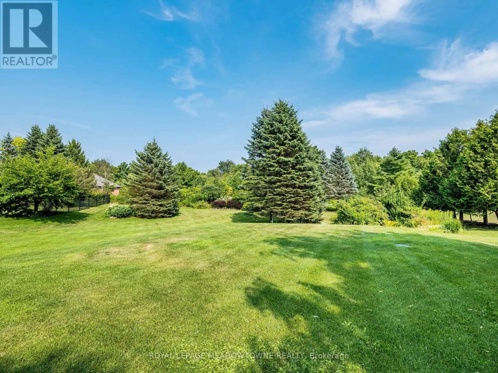 8 DEER RUN CRESCENT