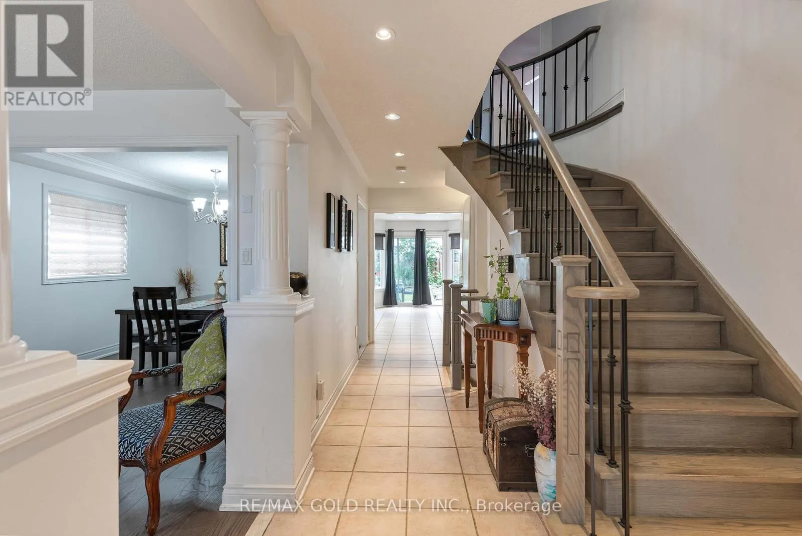 14 COUNTRY STROLL CRESCENT