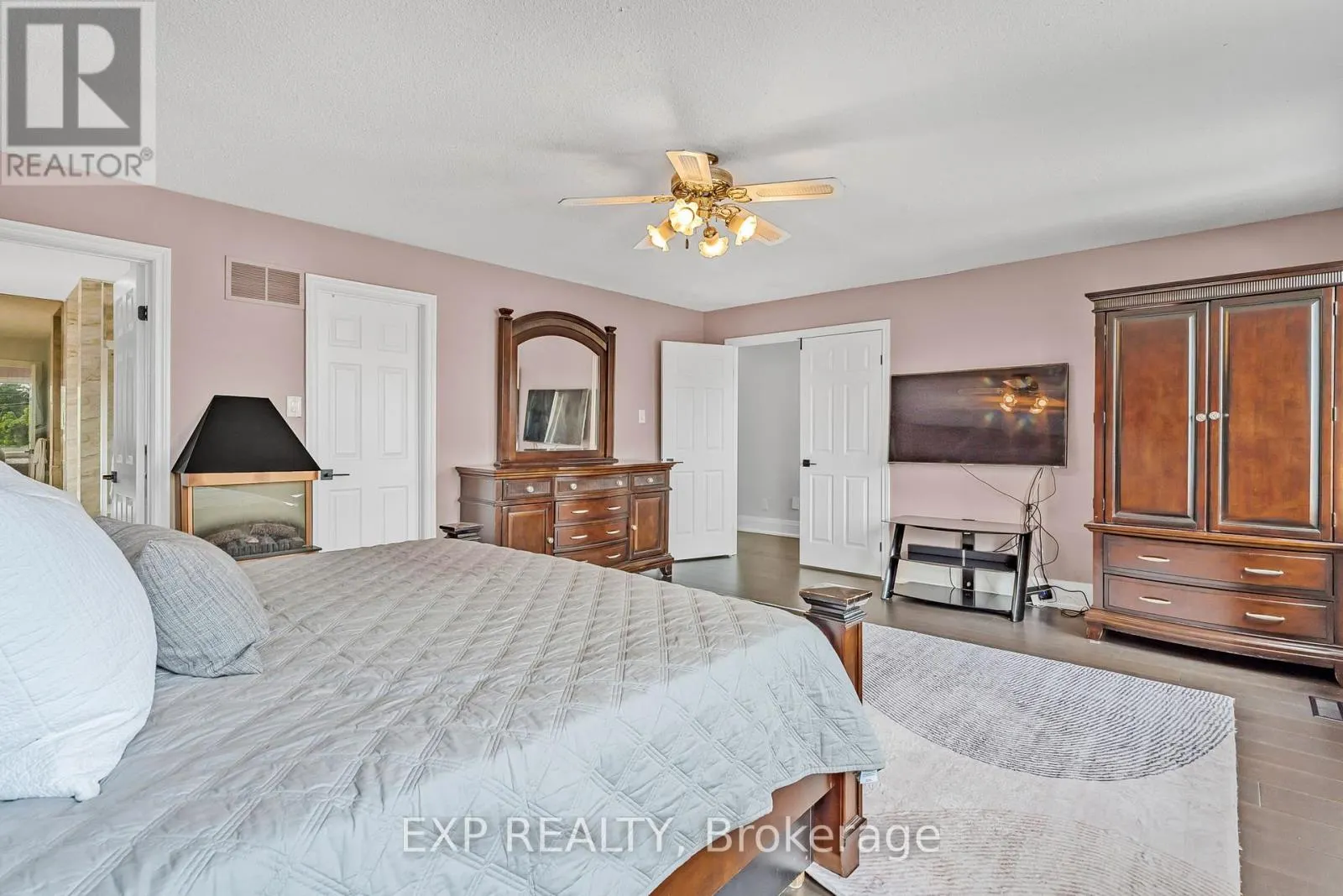 1221 CREEKSIDE DRIVE