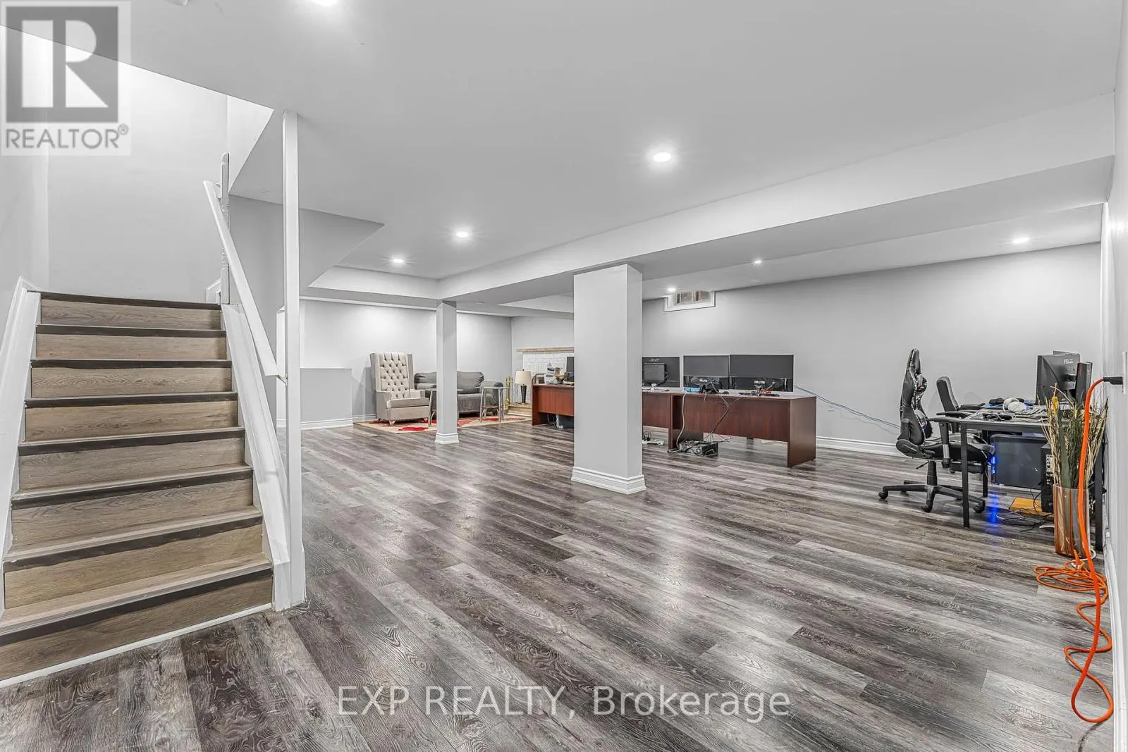 1221 CREEKSIDE DRIVE
