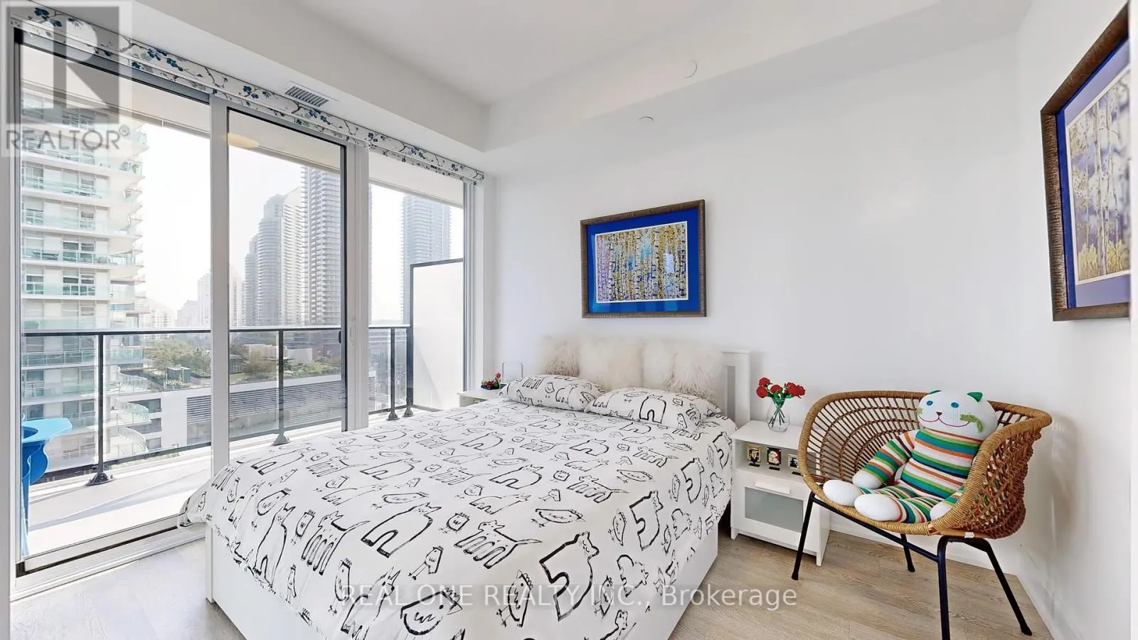 808 - 70 ANNIE CRAIG DRIVE