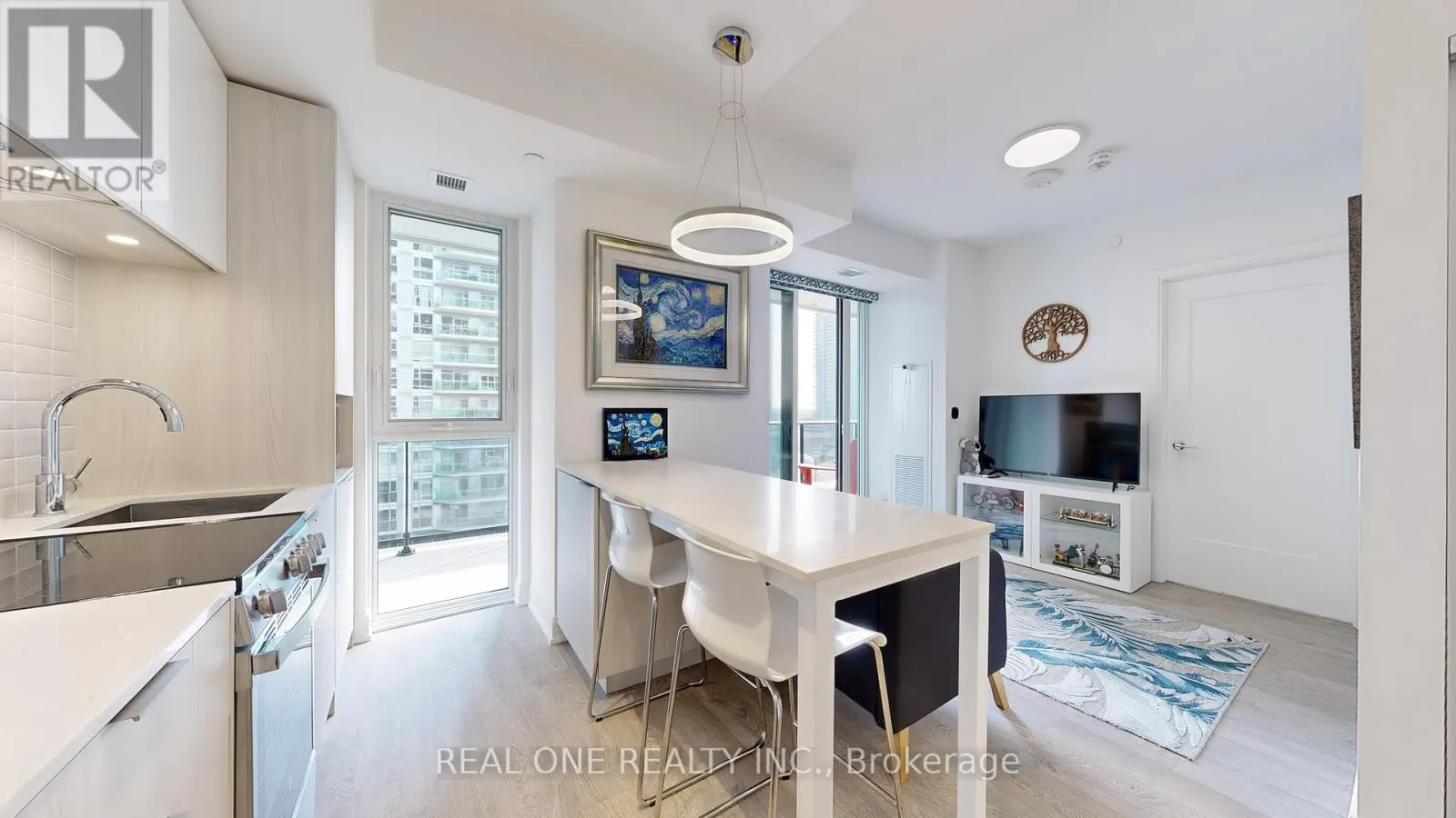 808 - 70 ANNIE CRAIG DRIVE