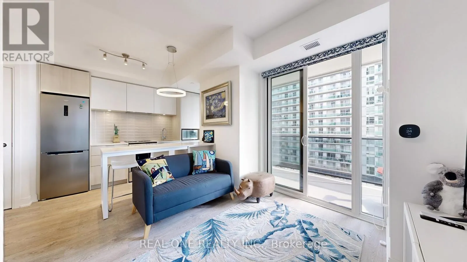 808 - 70 ANNIE CRAIG DRIVE