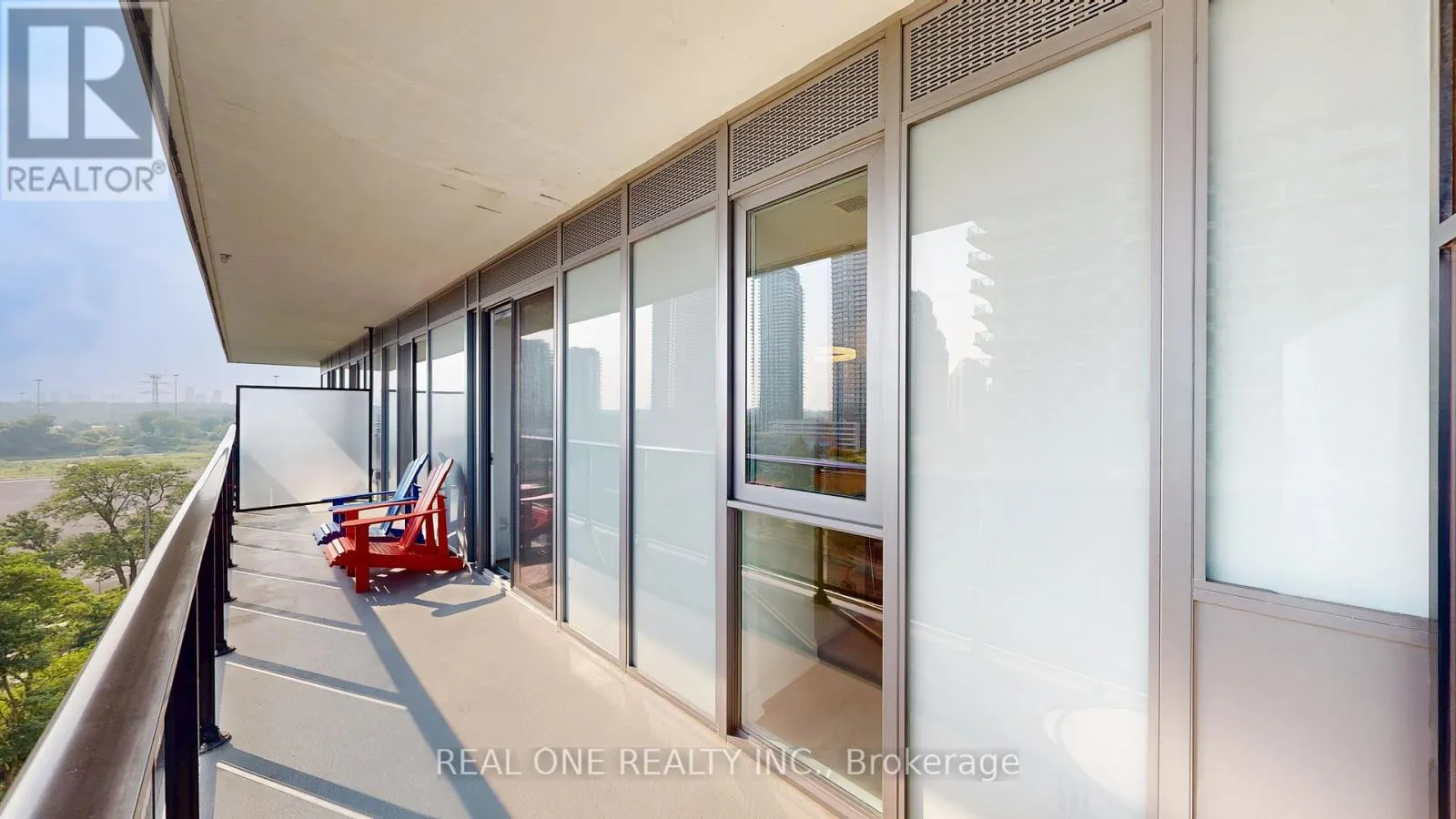 808 - 70 ANNIE CRAIG DRIVE