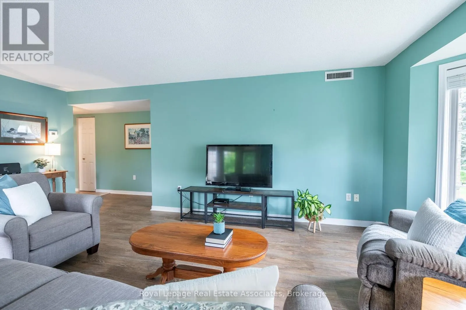 B208 - 216 PLAINS ROAD W