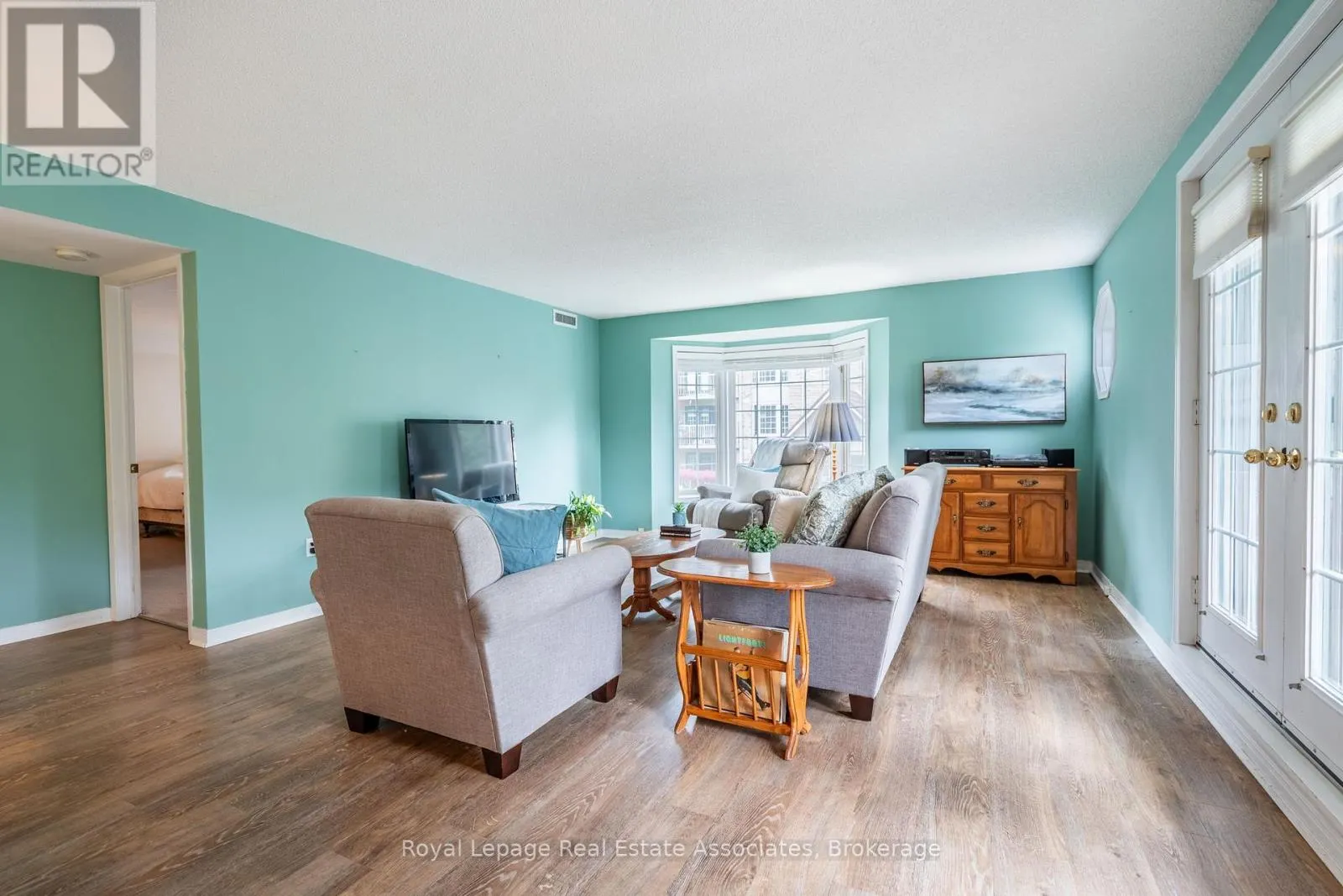 B208 - 216 PLAINS ROAD W