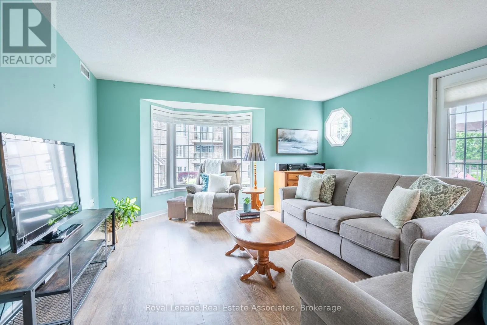 B208 - 216 PLAINS ROAD W