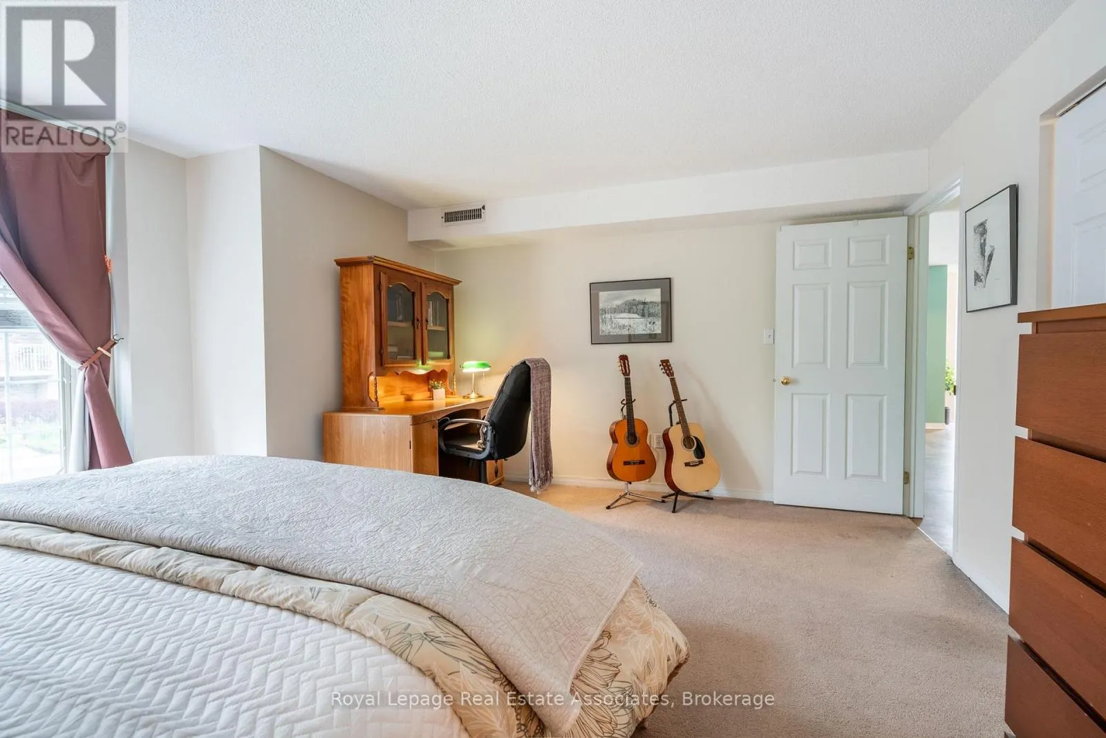 B208 - 216 PLAINS ROAD W