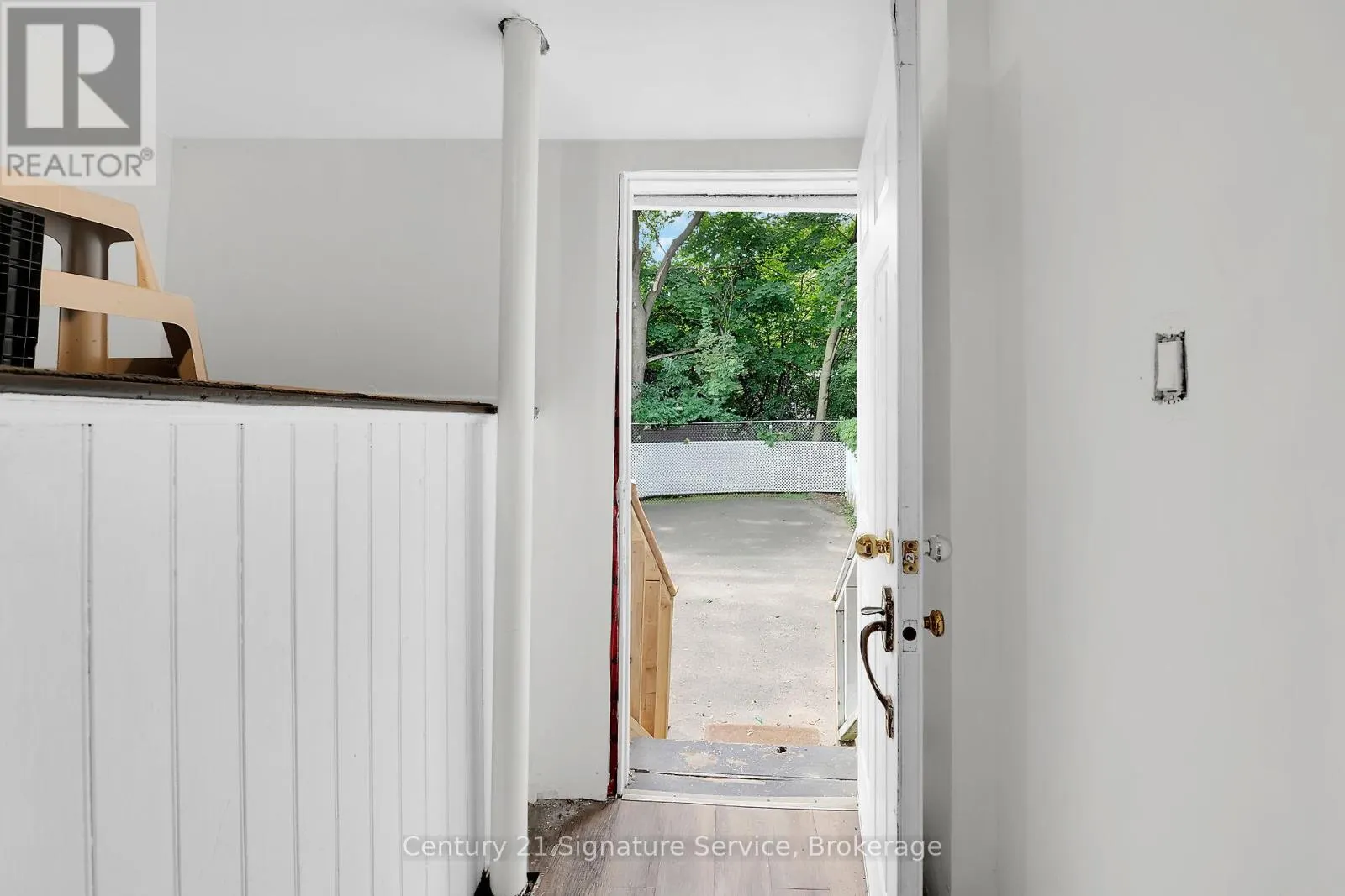 17 FLEMING AVENUE W