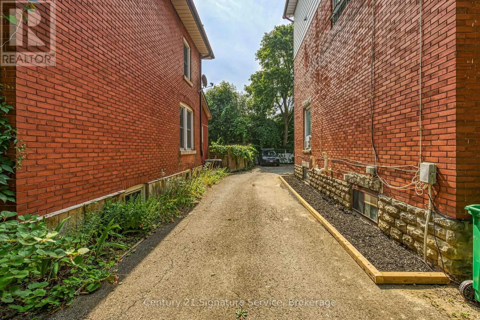 17 FLEMING AVENUE W